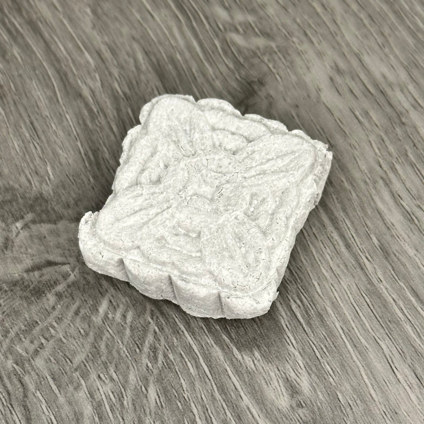 Tinsel Bubble Bar/pain moussant
Made in Ottawa, ON, Canada
Sustainable packaging