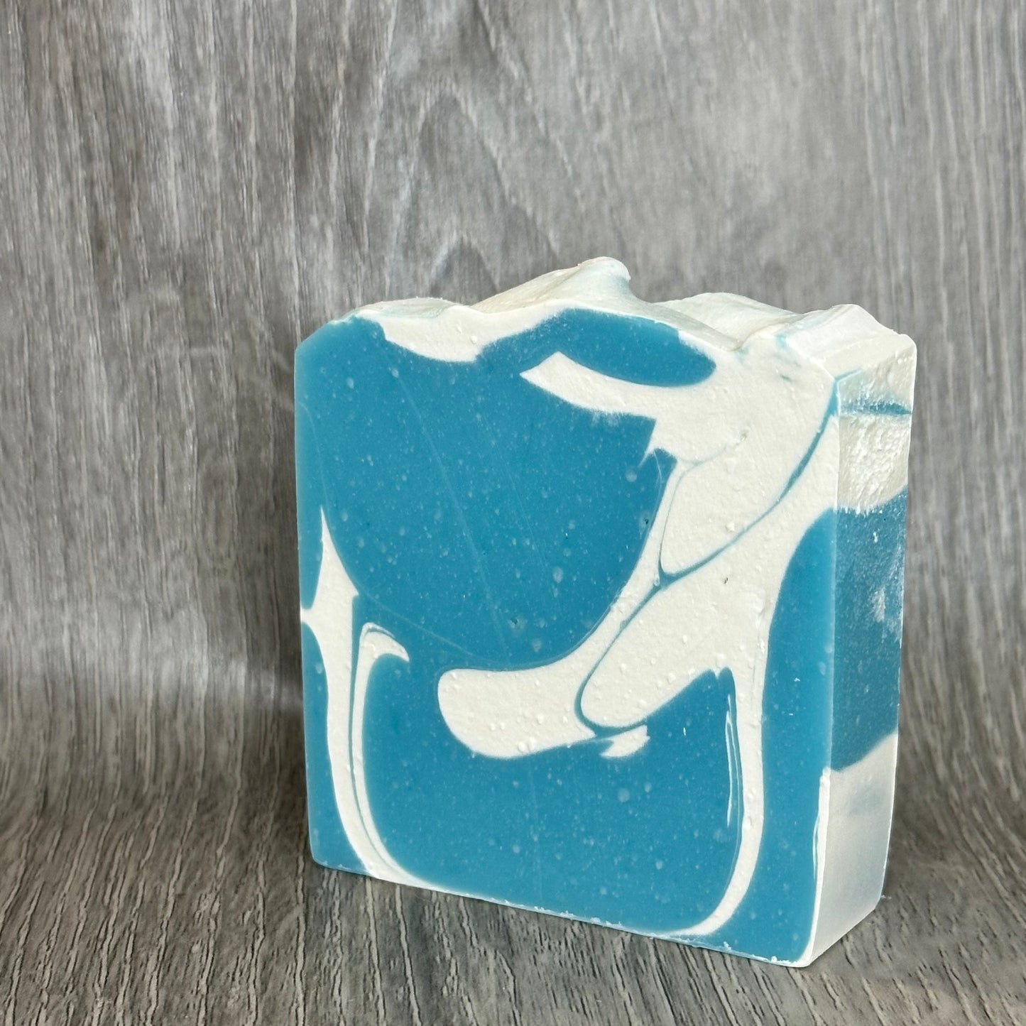 Shiver bar soap/savon
Made in Canada
Eco-friendly packaging
Zero waste product