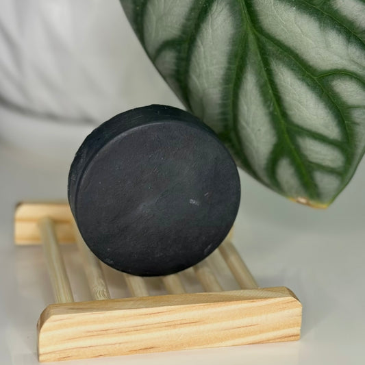 Clarity Conditioner Bar/barre de revitalisant
Scented with eucalyptus, tea tree, and oregano essential oils
Handmade in Kanata, ON, Canada
Plant-derived ingredients
Eco-friendly packaging